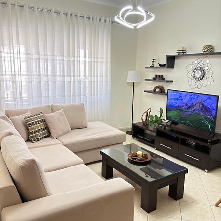 Sofia'S Modern Apartment Gjirokastër Esterno foto