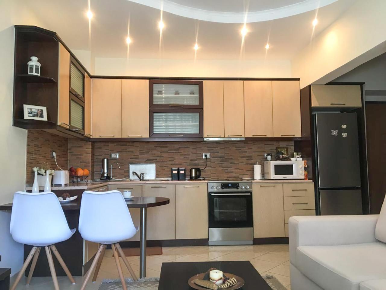 Sofia'S Modern Apartment Gjirokastër Esterno foto