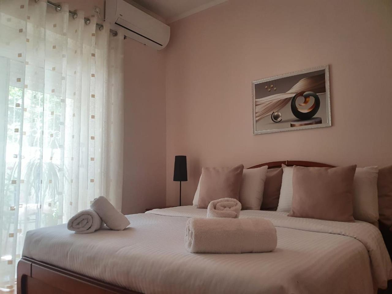 Sofia'S Modern Apartment Gjirokastër Esterno foto