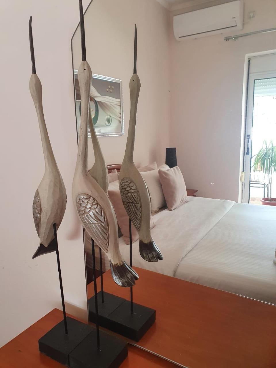 Sofia'S Modern Apartment Gjirokastër Esterno foto
