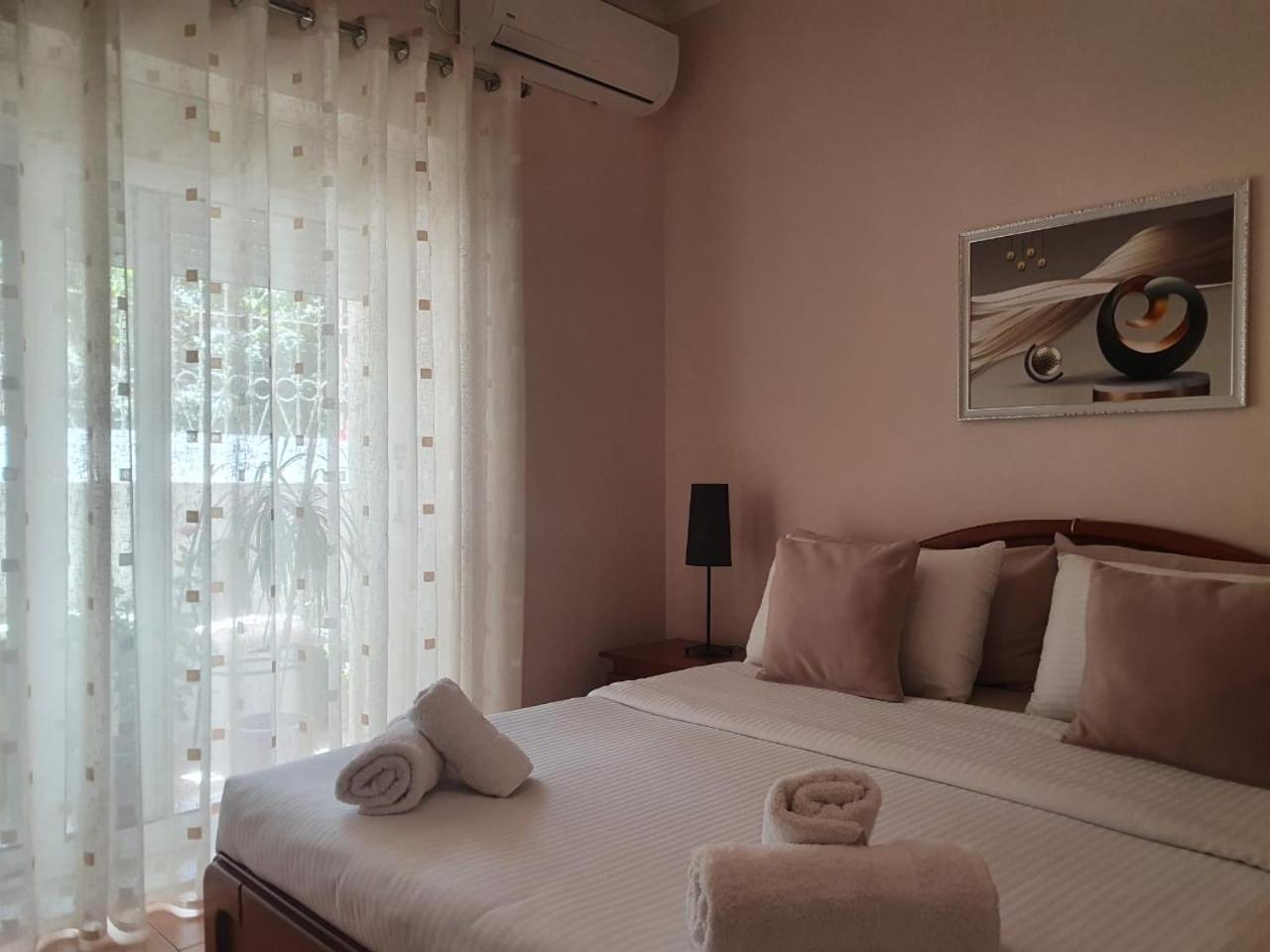 Sofia'S Modern Apartment Gjirokastër Esterno foto