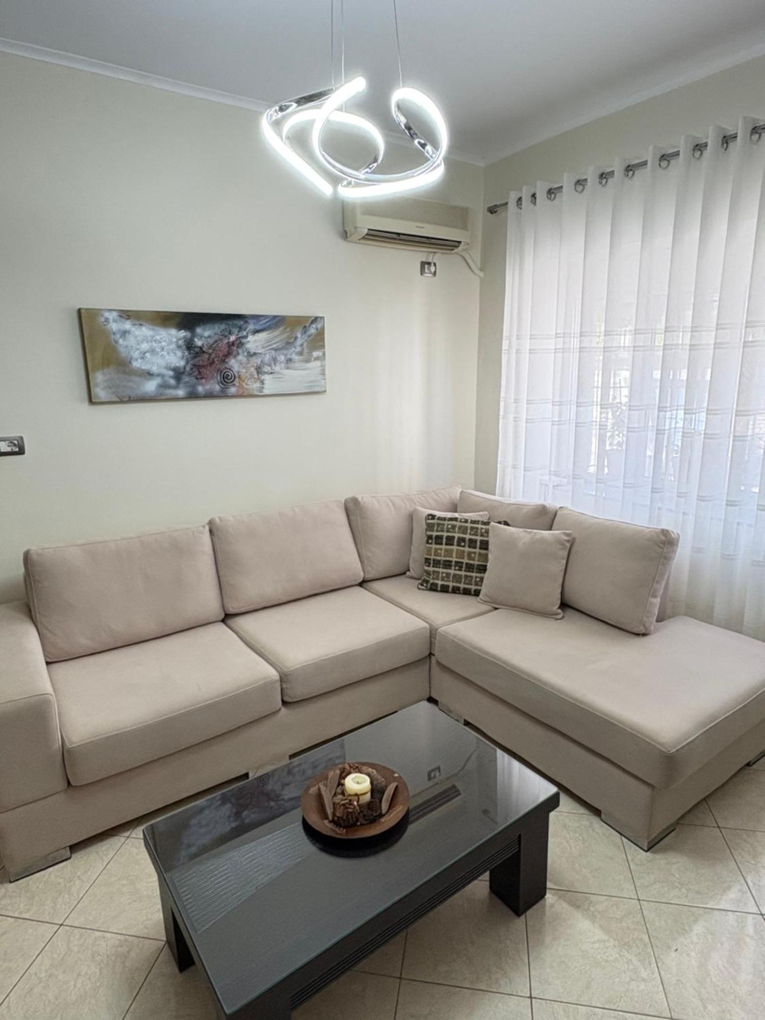 Sofia'S Modern Apartment Gjirokastër Esterno foto